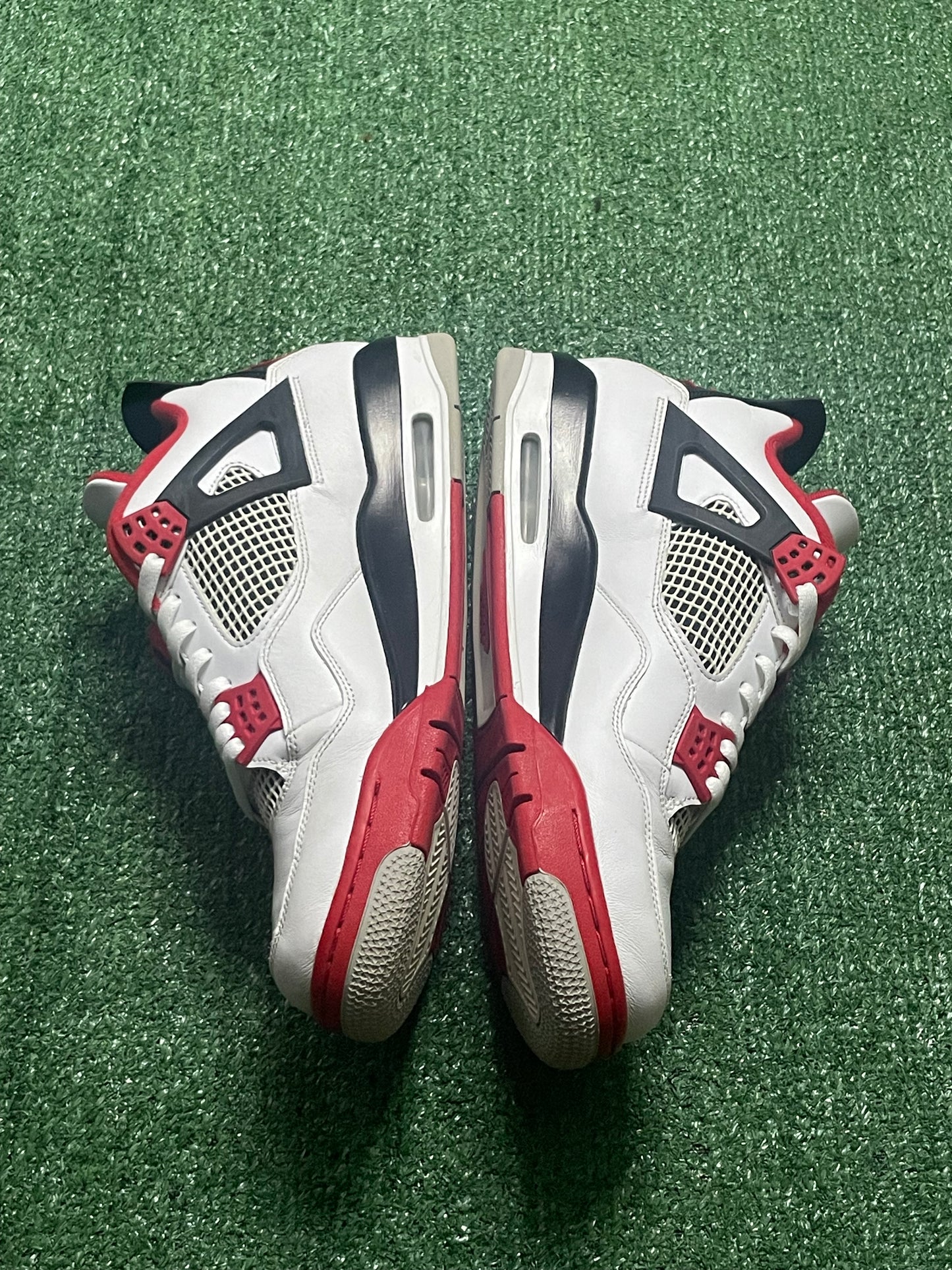 Jordan 4 "Fire Red"